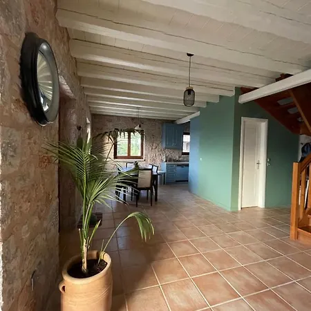Villa La Perchee Leonidio