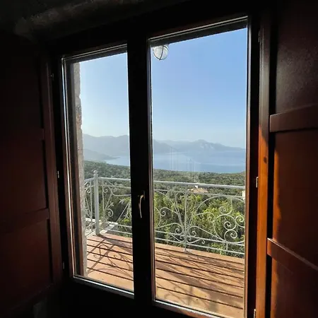 La Perchee Villa Leonidio