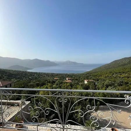 La Perchee *